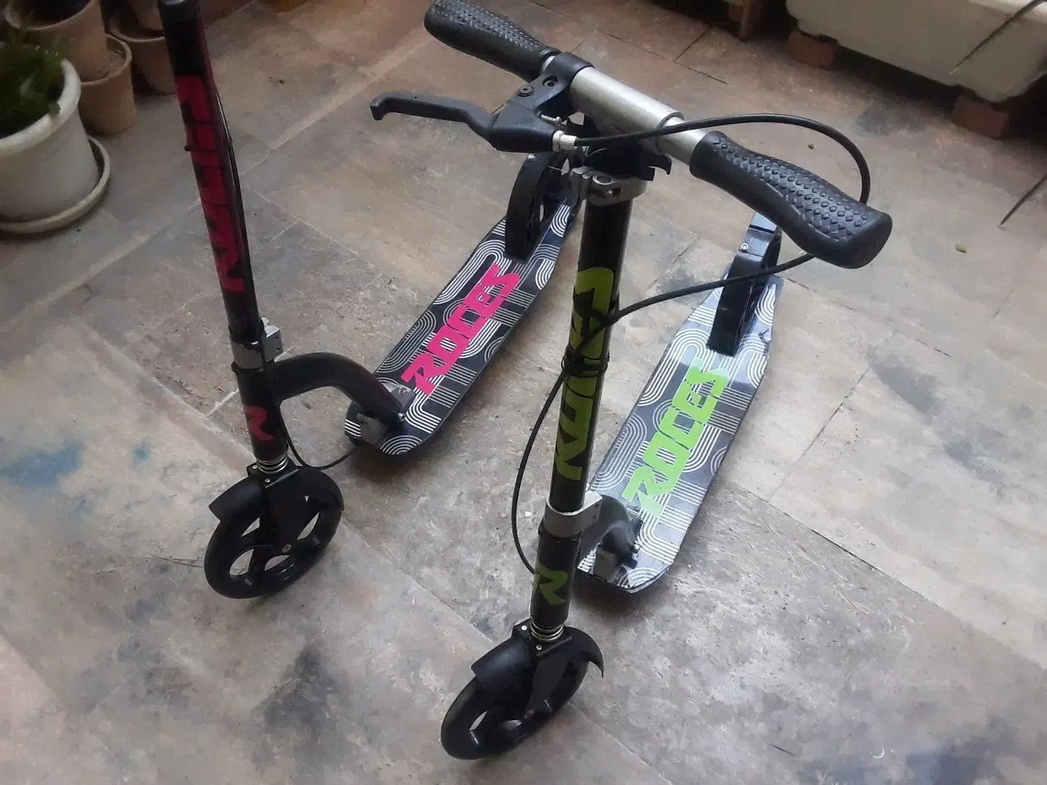 اسکوتر برند راکز در حد|دوچرخه، اسکیت، اسکوتر|تهران, جوادیه|دیوار