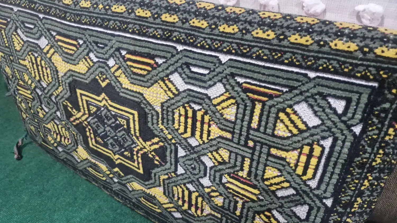 پشتی در سه طرح|پشتی|رشت, کوی حسینی|دیوار