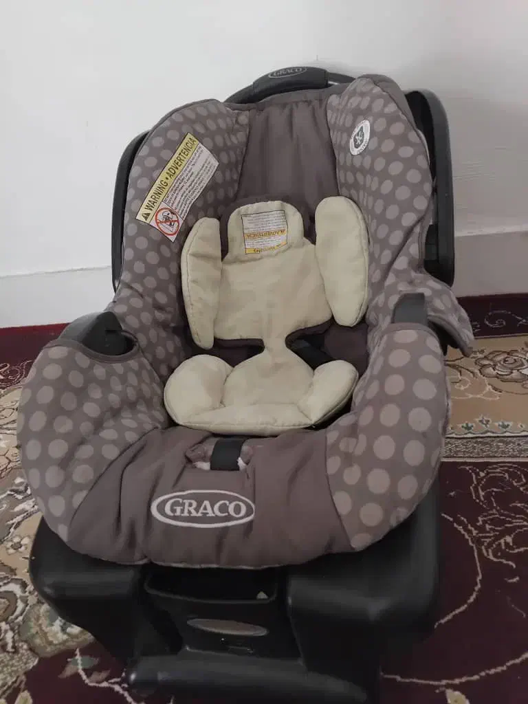 صندلی ماشین کودک درحد نو|تخت و صندلی بچه|صحرای باغ, |دیوار