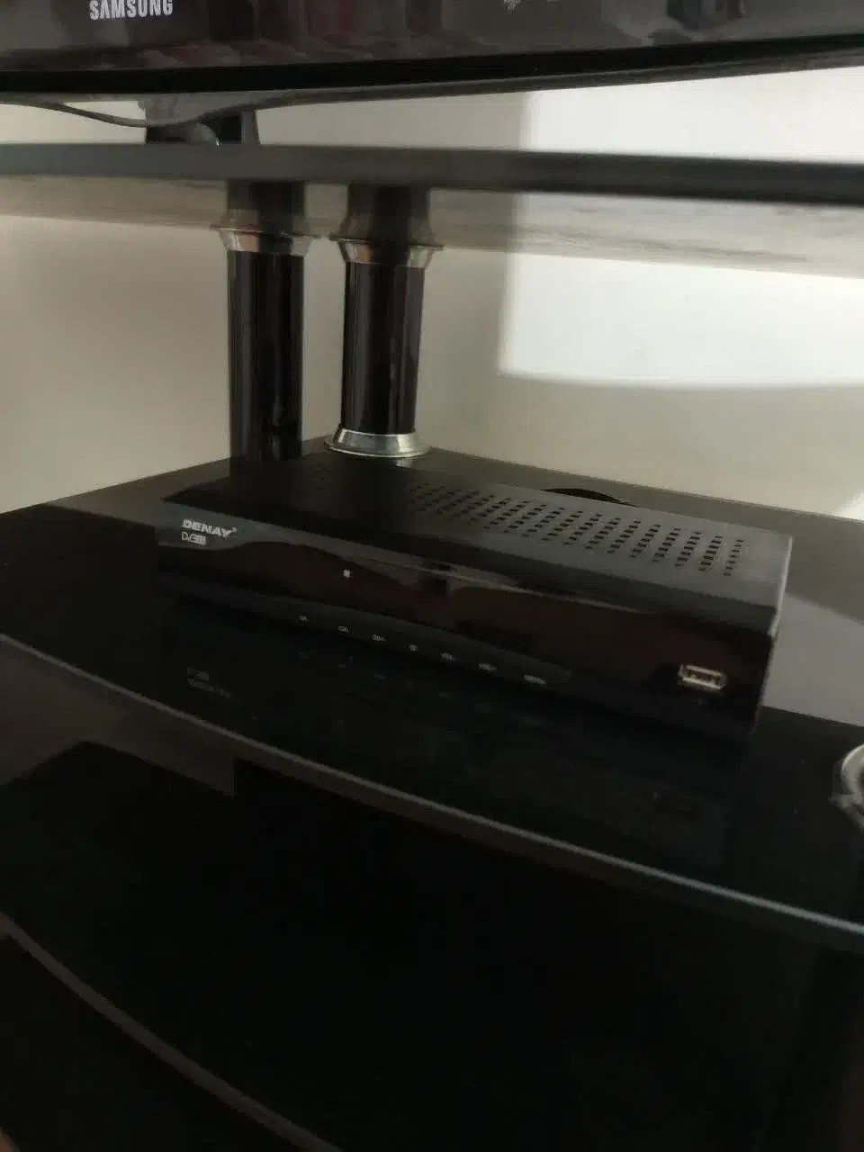 تلویزیون سامسونگ به همراه گیرنده و میز|تلویزیون و پروژکتور|مشکین‌دشت, |دیوار