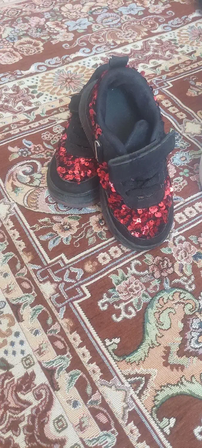 کفش اسپورت دخترانه در حد نو|کفش و لباس بچه|کیار, |دیوار