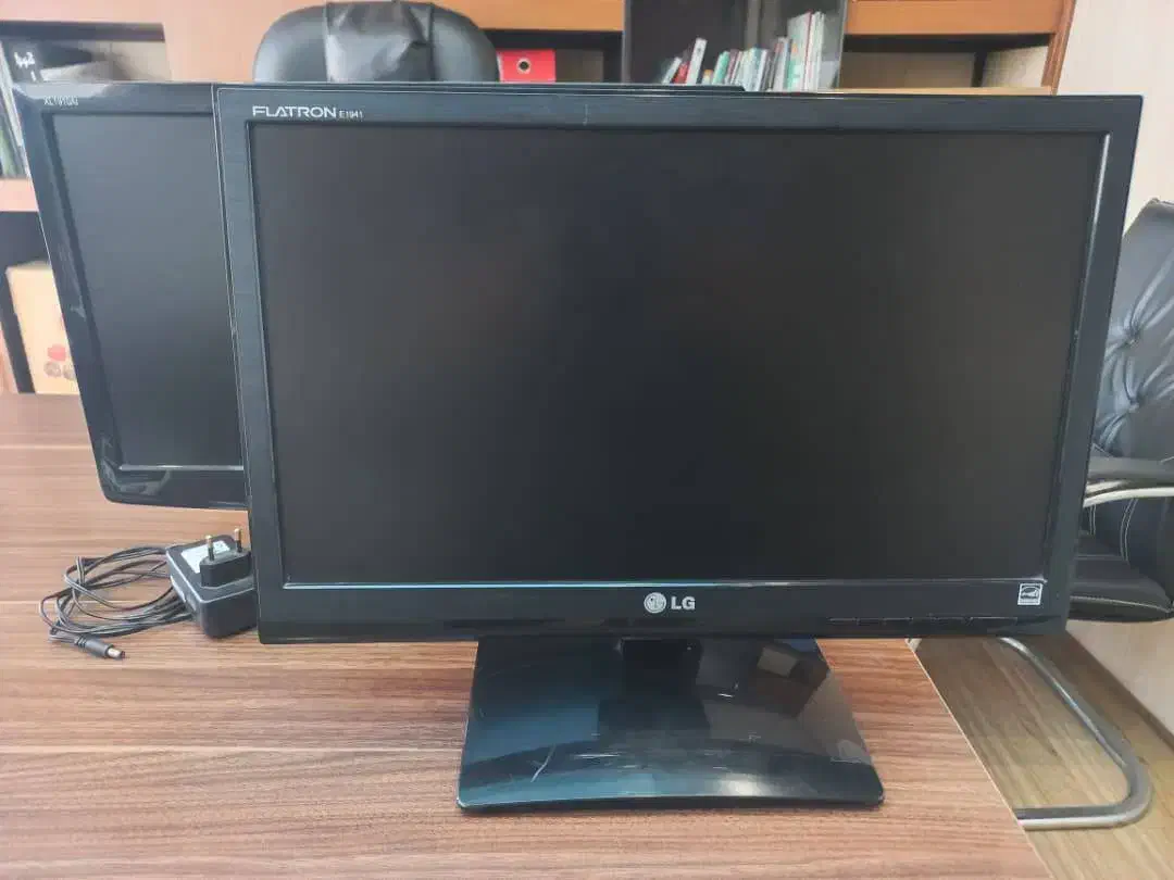 مانیتور 19 اینچ LG- Xvision- HP|قطعات و لوازم جانبی رایانه|اصفهان, ملک|دیوار