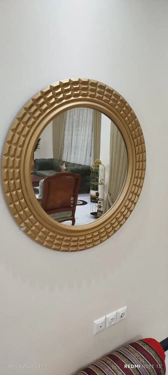 اینه|آینه|پردیس, فاز ۴|دیوار