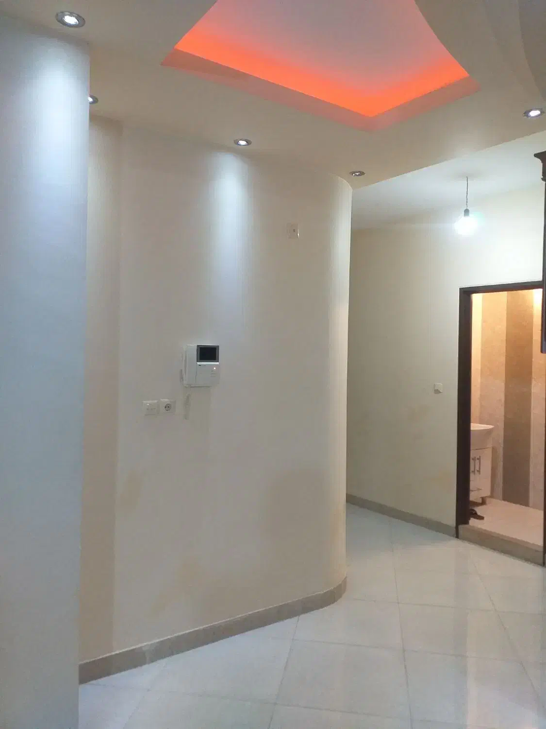 اجاره ۱۱۵متر سالن آرایشگاه تخلیه مطهری طبقه اول|اجارهٔ دفتر کار، اتاق اداری، مطب|خرم‌آباد, |دیوار