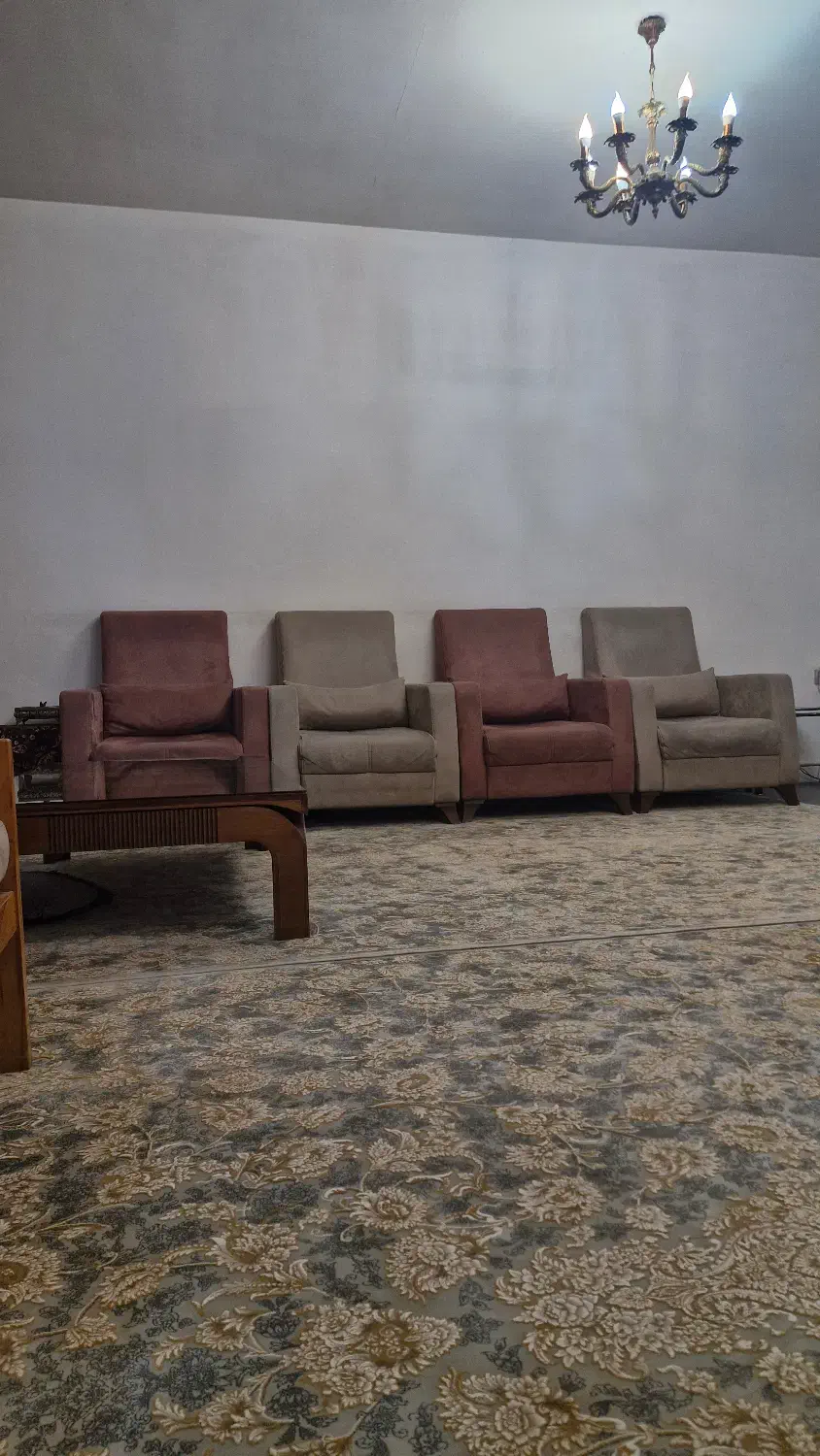 مبل مرتب|مبلمان خانگی و میز عسلی|اندیشه, اندیشه فاز ۱|دیوار