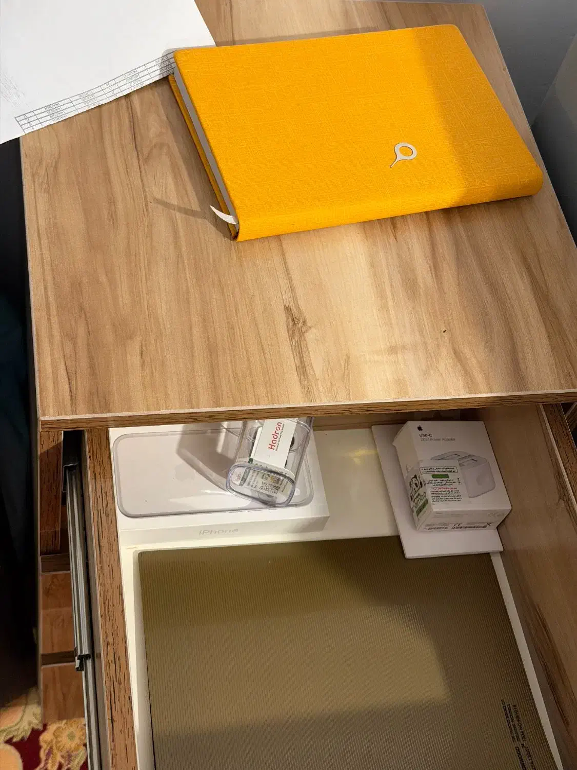 میز و صندلی و آینه قدی چراغ دار|آرایشگاه و سالنهای زیبایی|ابهر, |دیوار