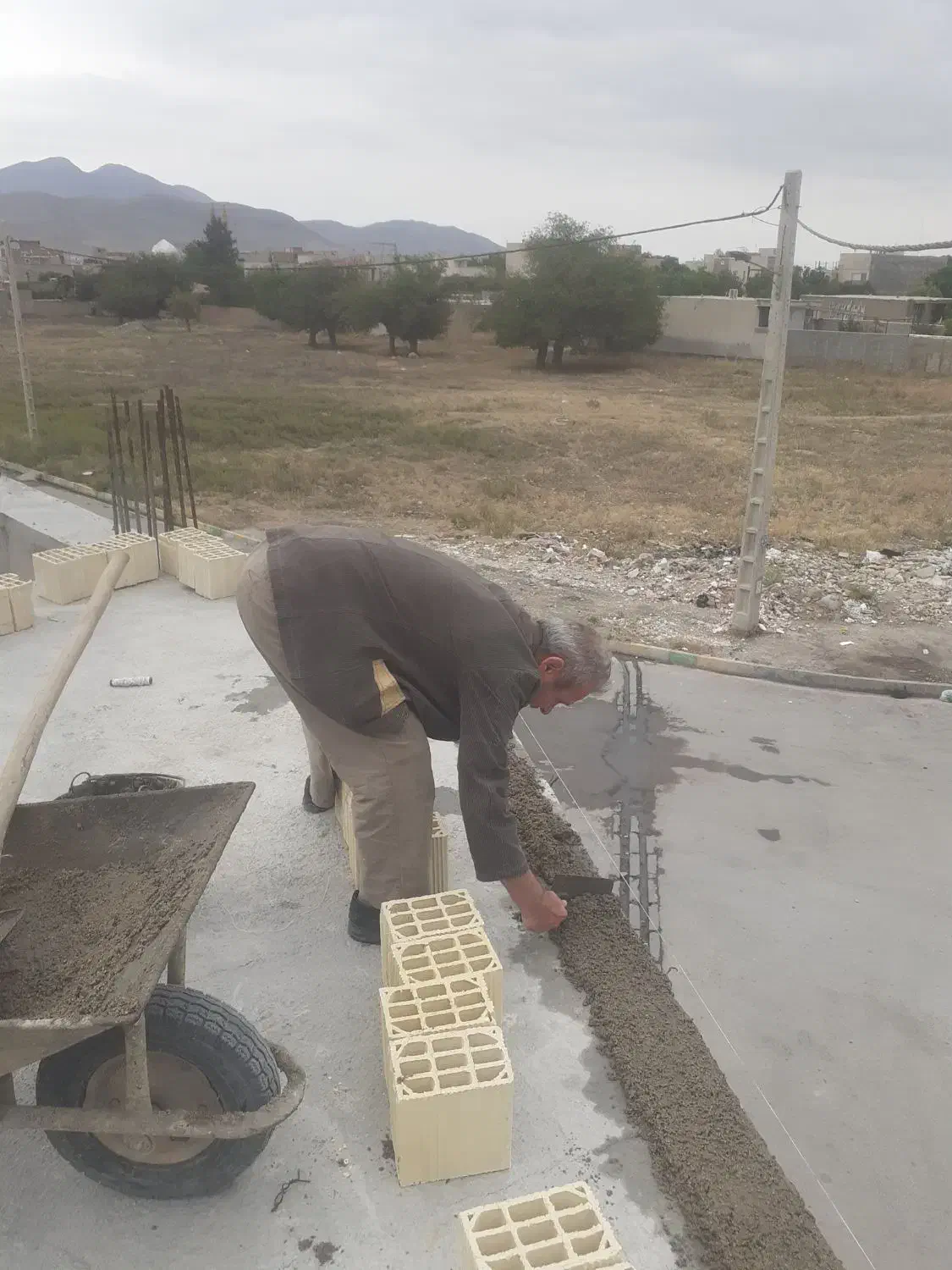 دیوارچینی سیمانکاری گچکاری لکه گیری نصب درب پنجره|خدمات پیشه و مهارت|آشخانه, |دیوار