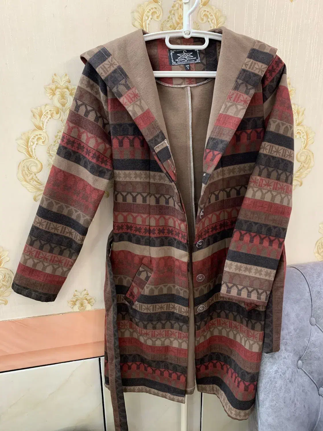 پالتو فوتر طرحدار کاملا در حد نو|لباس|کاشان, باغ ماجد|دیوار