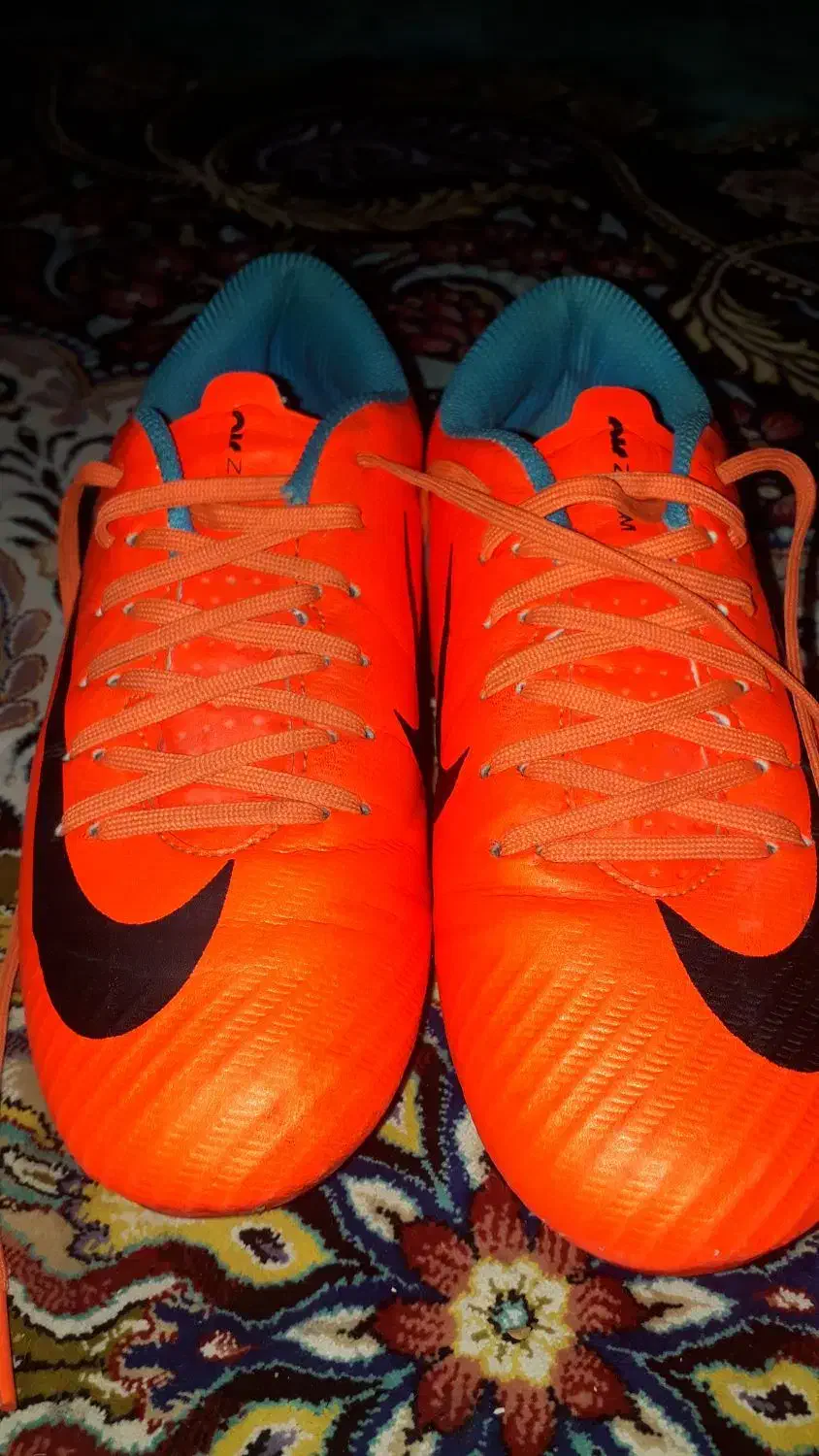 کفش چمن|کیف، کفش، کمربند|سرباز, |دیوار