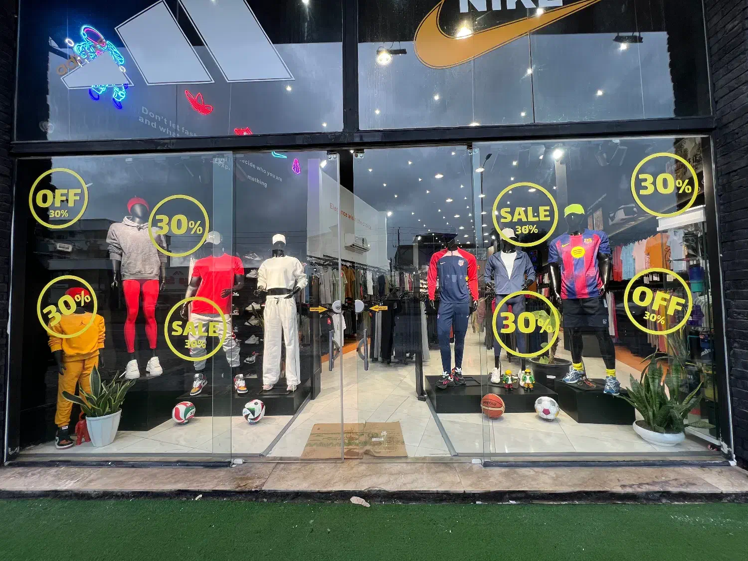 نیازمند ادمین برای فروشگاه پوشاک|استخدام خدمات فروشگاه و رستوران|رویان, |دیوار