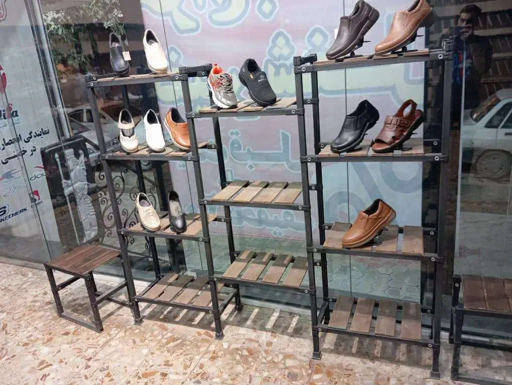 فروش فوری قفسه و ویترین کفش فروشی|فروشگاه و مغازه|خمینی‌شهر, |دیوار