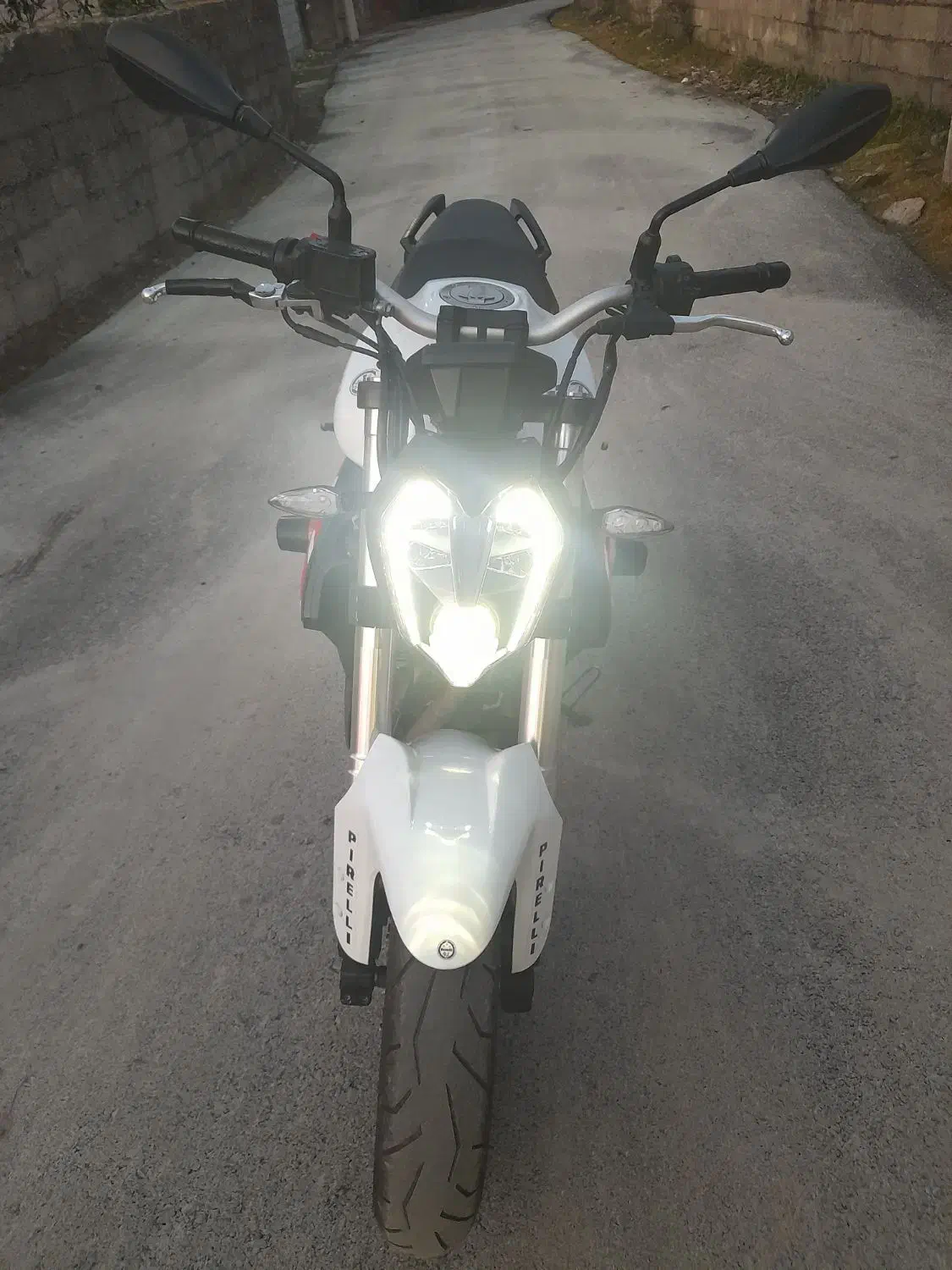 فروش بنلی نیو فیس ۳۰۰ جفت سیلندر در حد نو|موتورسیکلت|عباسآباد, |دیوار