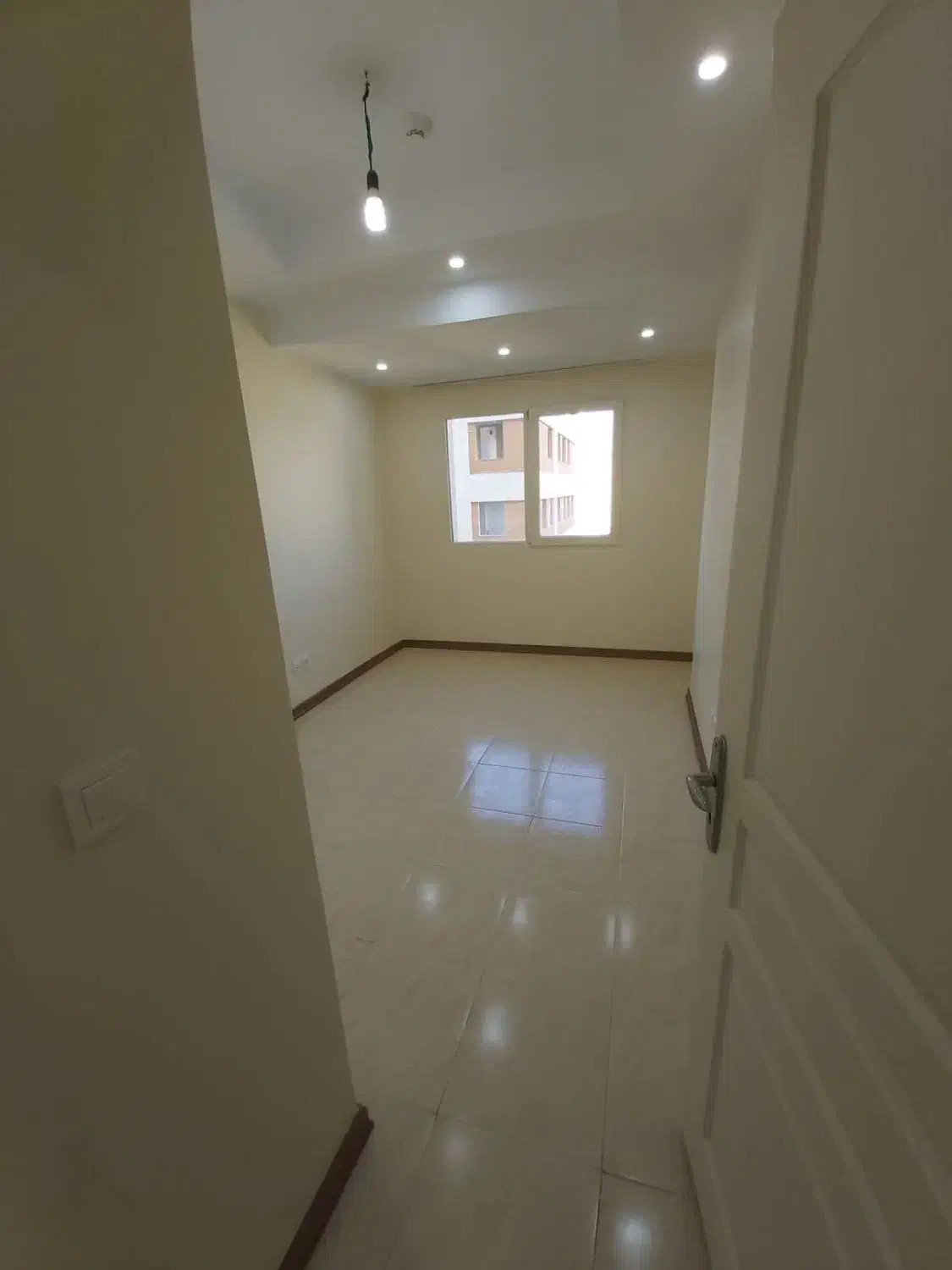 ۸۲متری لوکس در برج افرینش