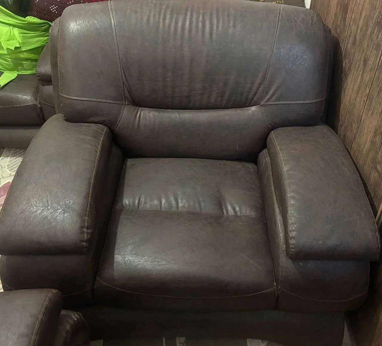 مبل ۷ نفره چرم. بدون میز عسلی  در حد نو|مبلمان خانگی و میز عسلی|شاهرود, |دیوار