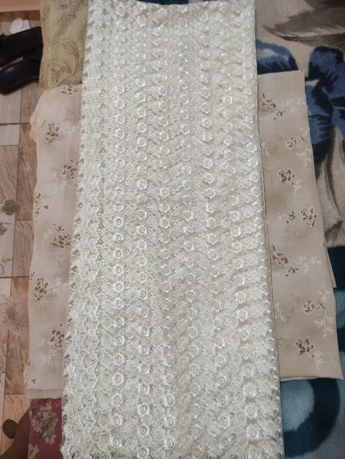 پارچه مجلسی گل برجسته|لباس|گلبهار, شهر جدید گلبهار|دیوار