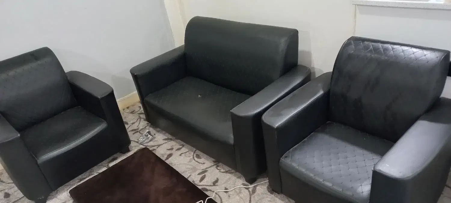 مبل چرم اداری تمیز ۴نفره بدلیل جابجایی|مبلمان اداری|اهواز, شهرک برق|دیوار