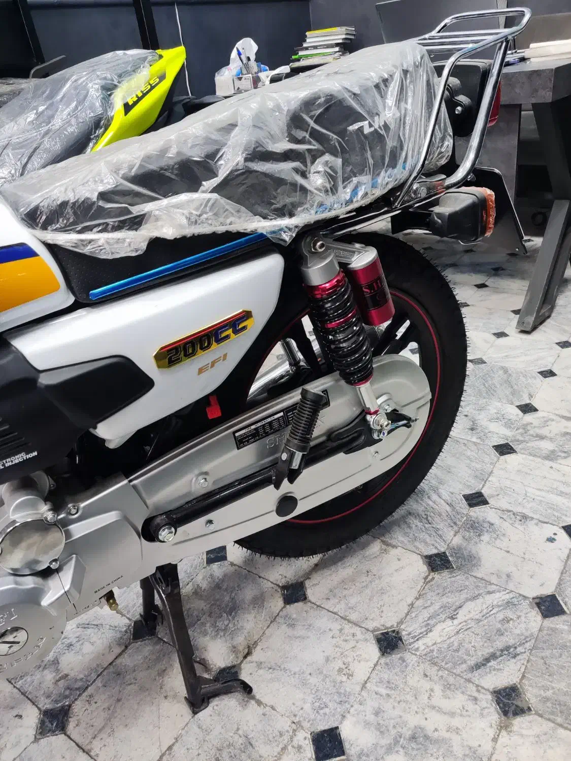 موتور لیفان۲۰۰ فقط با ۲۰ م پیش (موتورسیکلت رجبی)|موتورسیکلت|مشهد, آزادشهر|دیوار