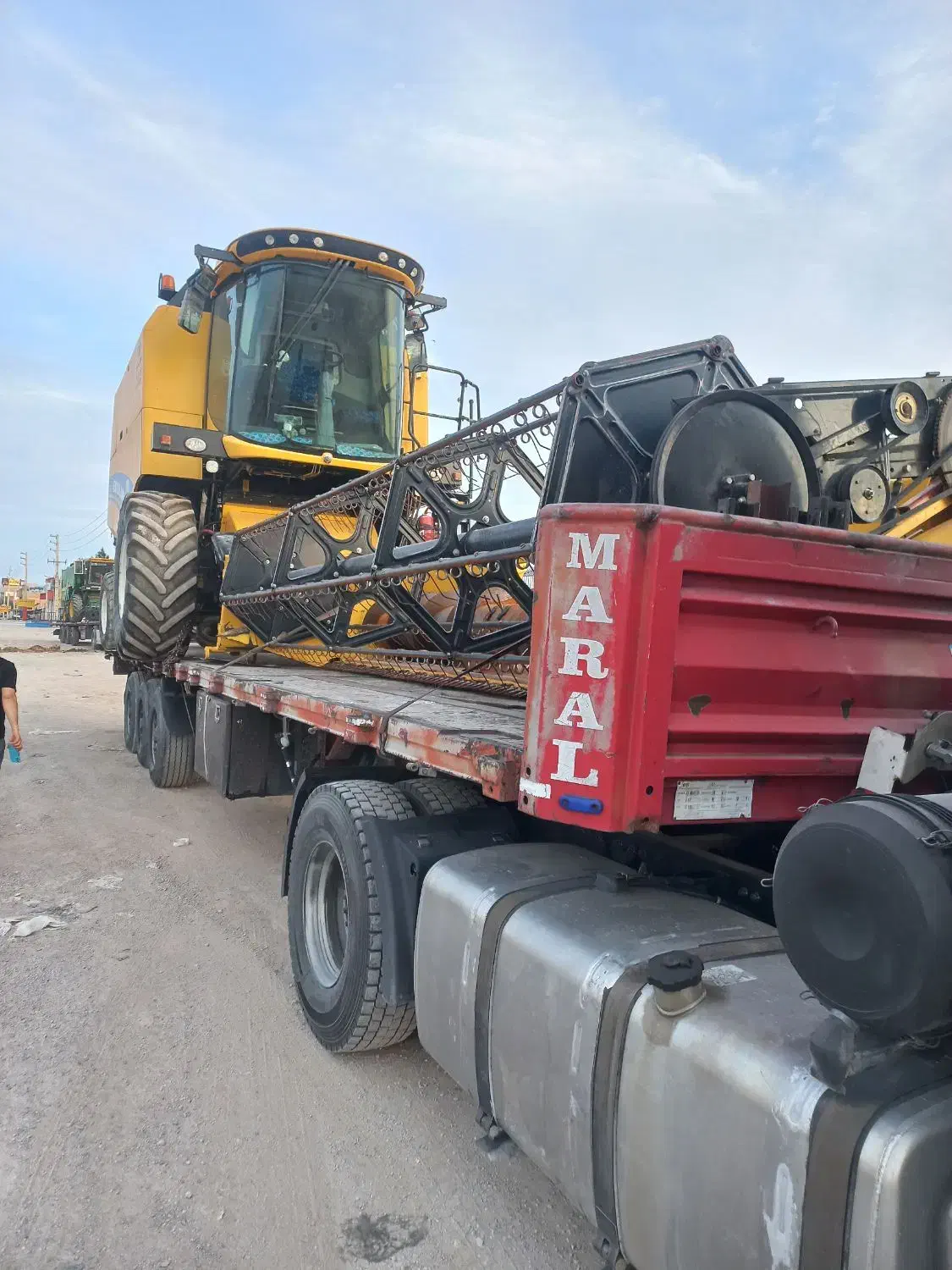 کمباین نیوهلند ۲۰۲۰ دوسال خواب بوده کم کار|خودرو سنگین|شیراز, ترمینال باربری|دیوار