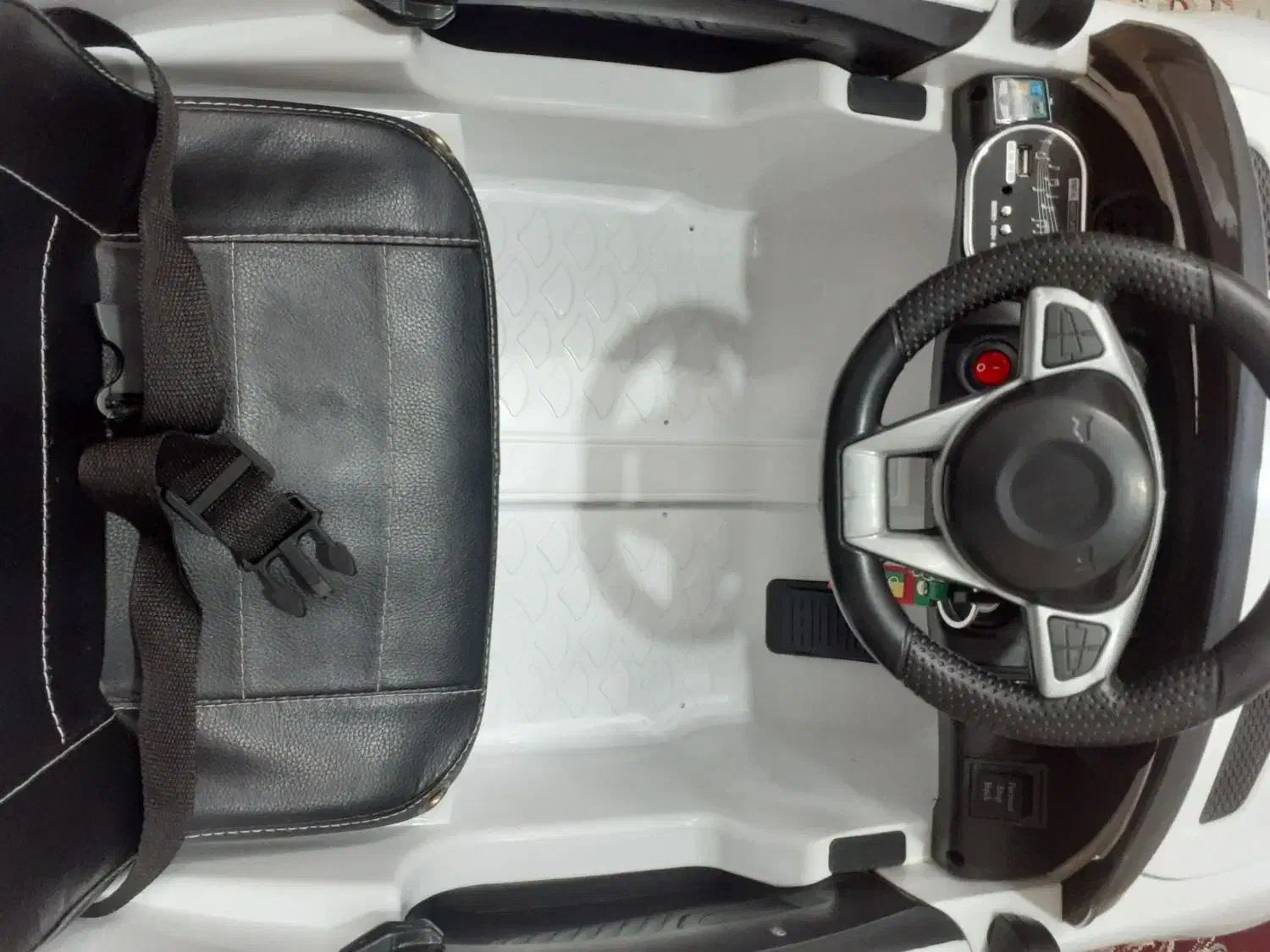 ماشین شارژی نو و خیلی تمیز بدون کارکرد|اسباب‌بازی بچه|مشهد, وکیل‌آباد|دیوار