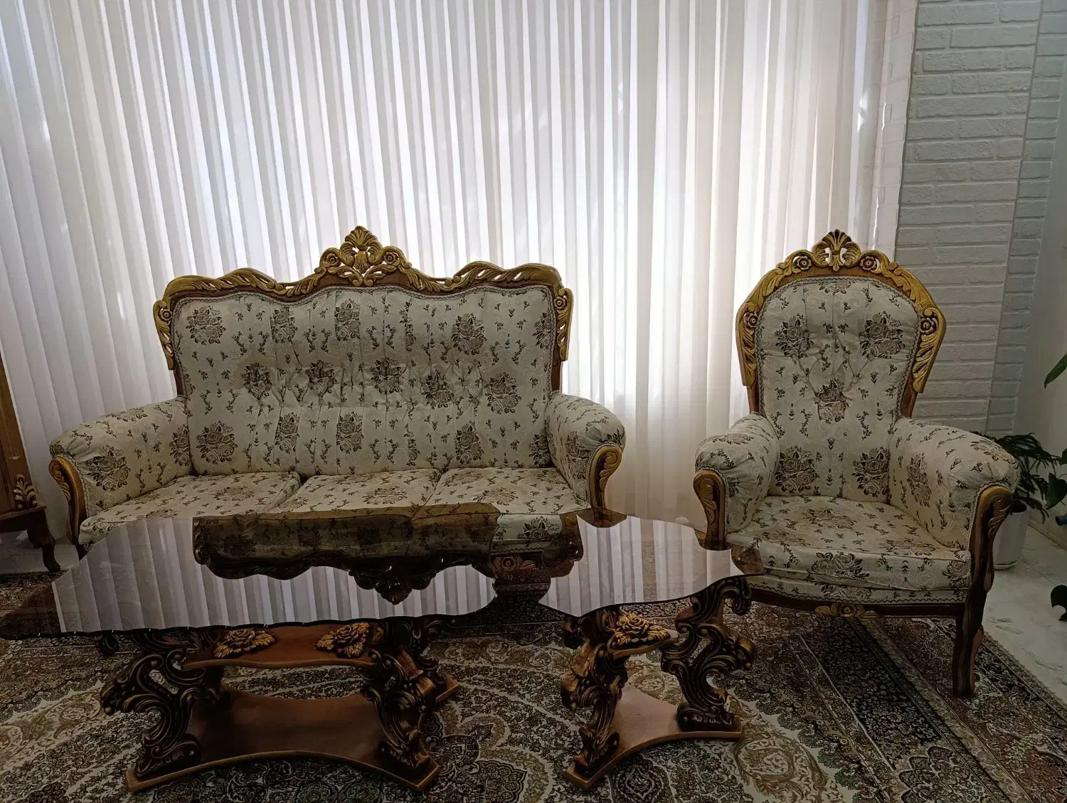 مبل سلطنتی ۷نفره به همراه بوفه|مبلمان خانگی و میز عسلی|دورود, |دیوار