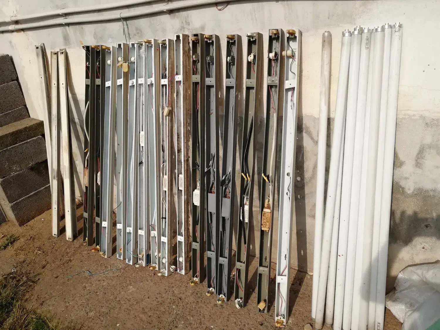 فروش قاب مهتابی در خرده فروشی|لامپ و چراغ|کوچصفهان, |دیوار