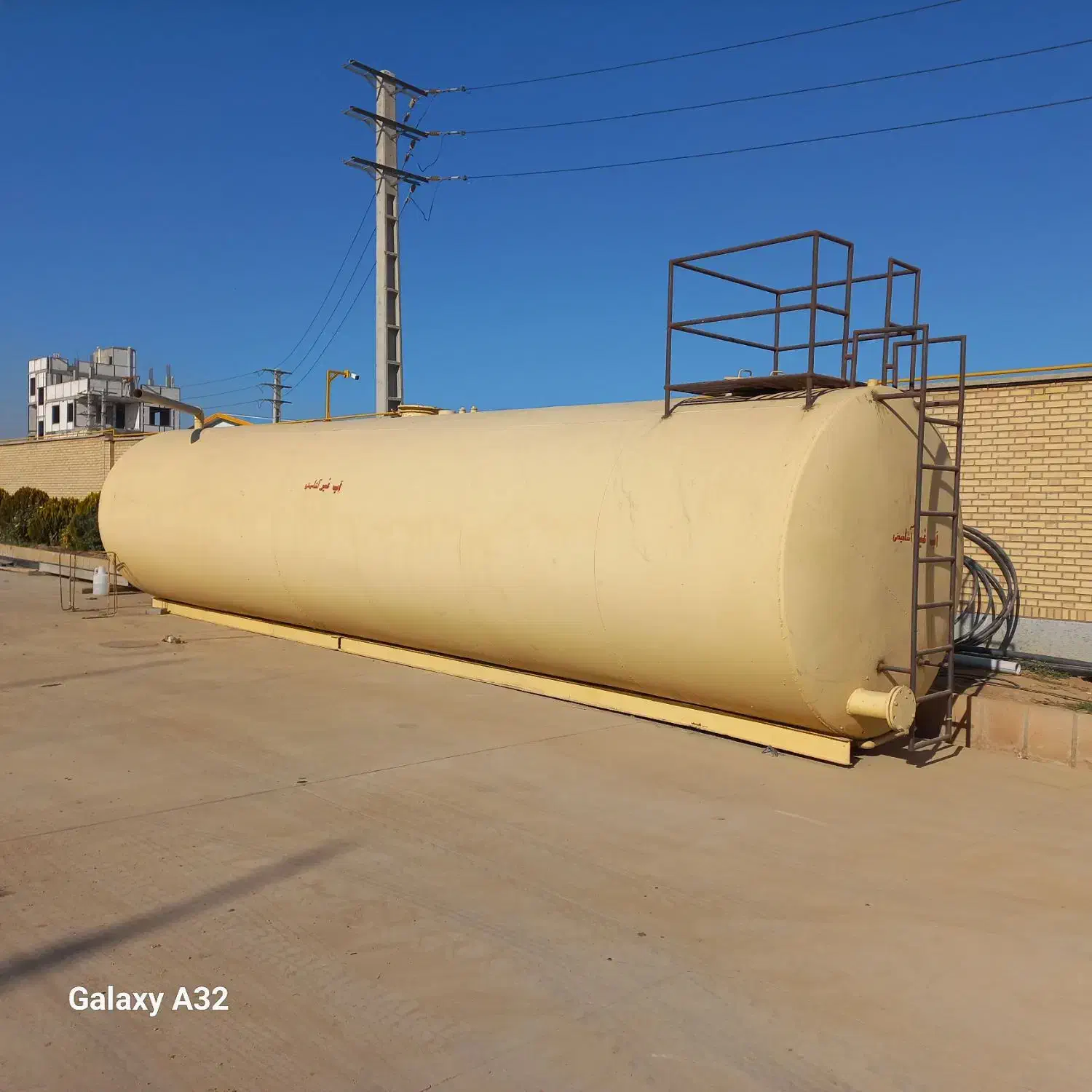 دوعدد تانکر ۶۰ هزار و۷۰هزار|مصالح و تجهیزات ساختمان|اسفرورین, |دیوار