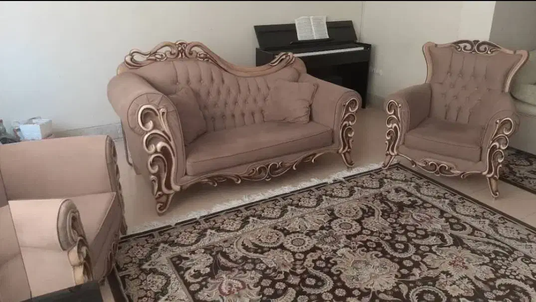 فروش مبل کلاسیک ۷ نفره درجه یک|مبلمان خانگی و میز عسلی|شیراز, شهرک سراج|دیوار