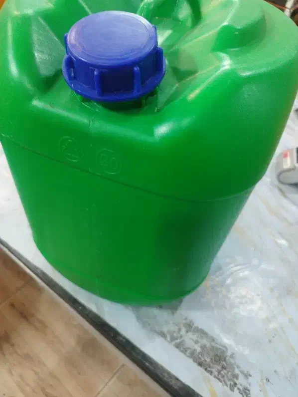 گالن 20و10لیتری بادوام وزن نیم کیلو و یک کیلو|ظروف نگهدارنده، پلاستیکی، یک‌بارمصرف|تبریز, |دیوار