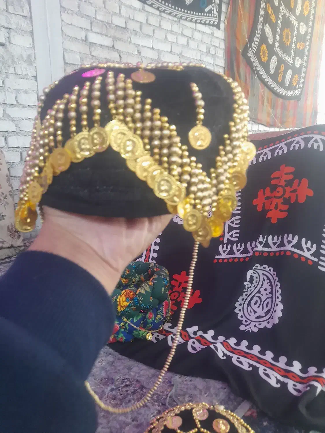 روسری سنتی گلونی|لباس|پاپی, |دیوار