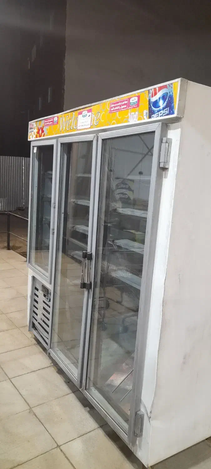 یخچال فریزر ۳ درب   کم کار|فروشگاه و مغازه|اصفهان, شهرک کوثر|دیوار