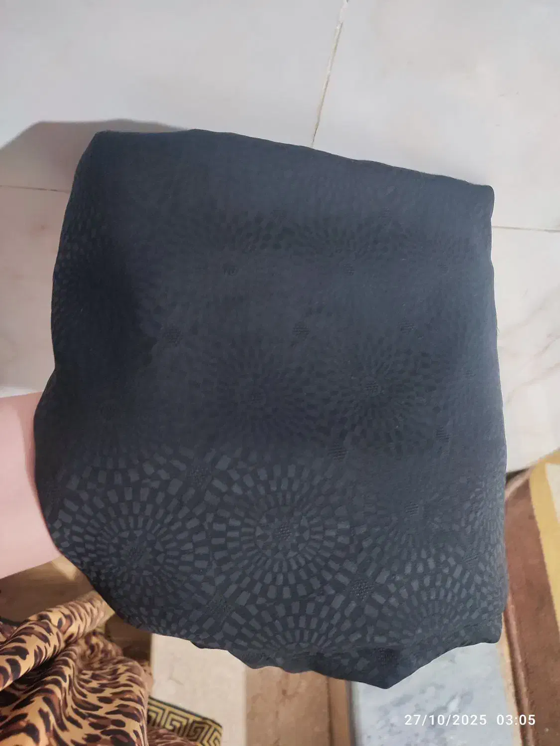 چادر ساده نو دوخته شده و چادر طرحدار در حد|لباس|قم, ارم|دیوار