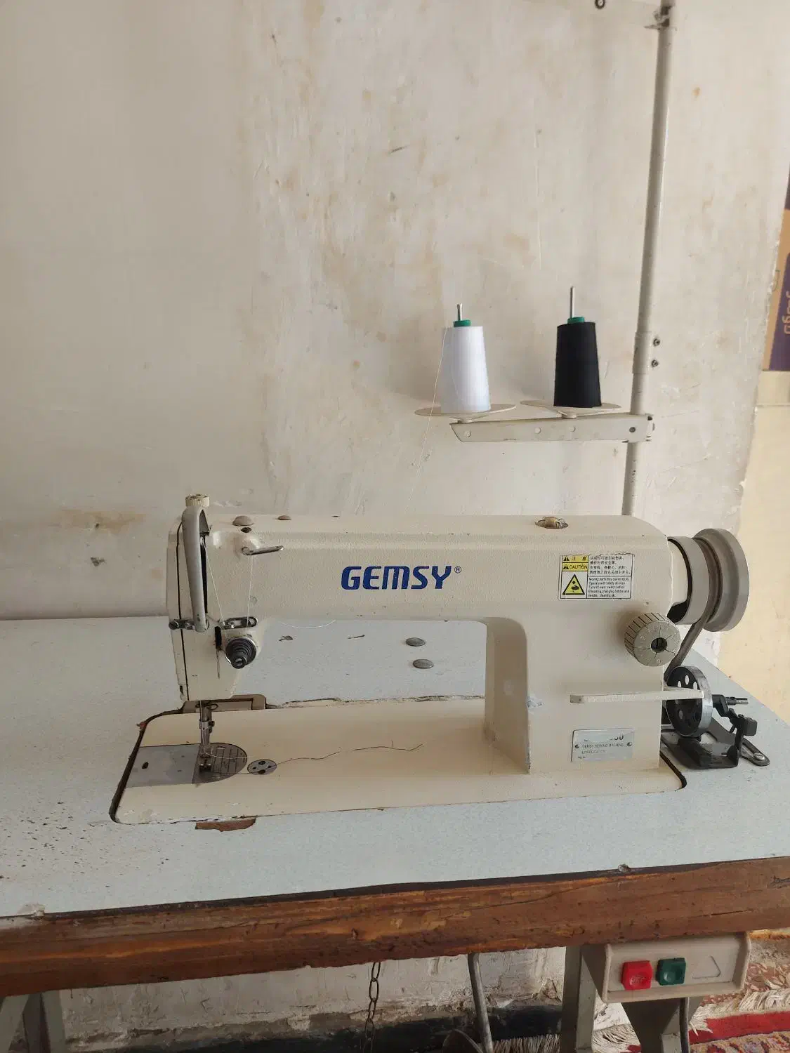 سردوز پنج نخ وچرخ راسته دوز|چرخ خیاطی و ریسندگی|اهواز, کوی مندلی(سه راه خرمشهر)|دیوار