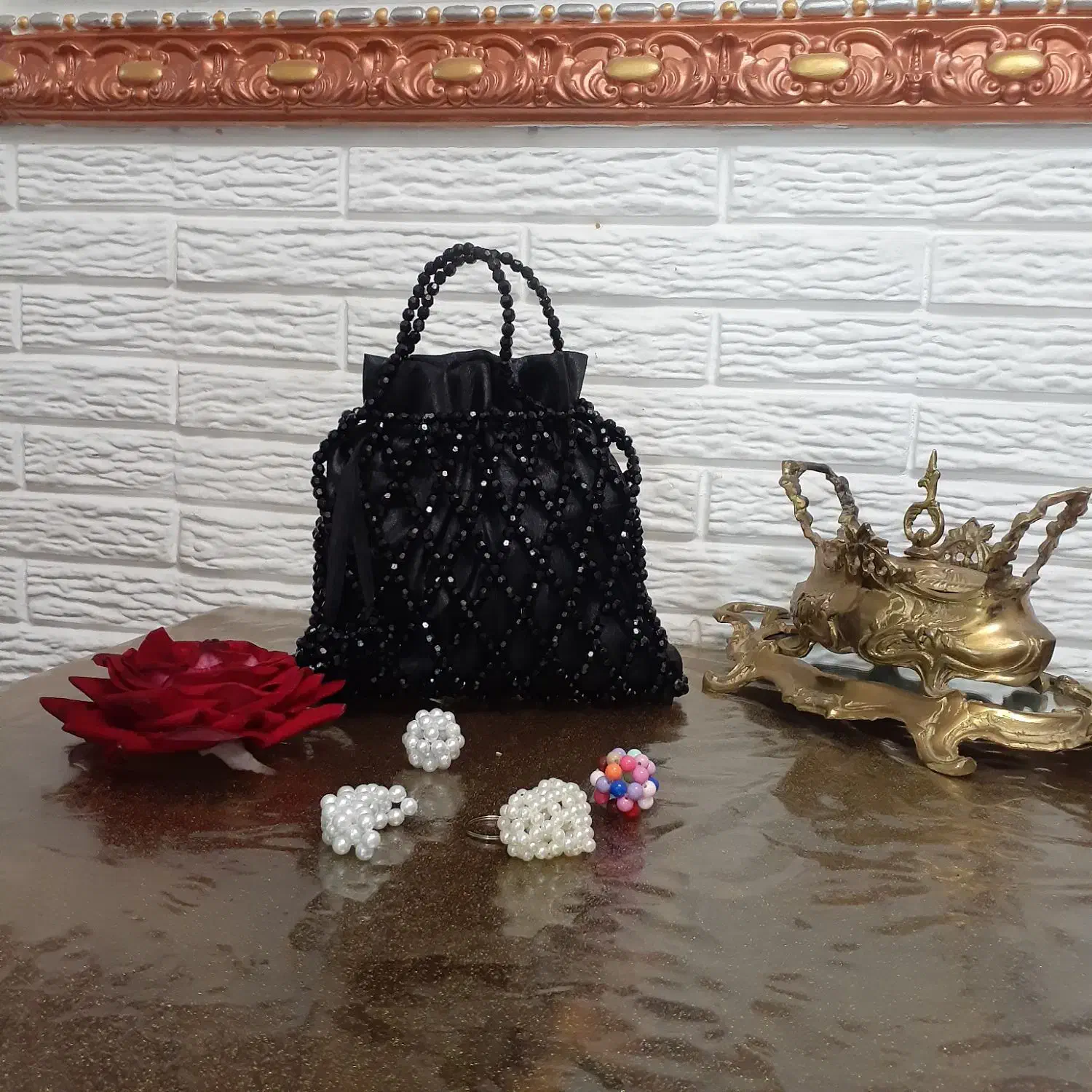 کیف های مرواریدی|کیف، کفش، کمربند|رباط‌کریم, رباط‌کریم|دیوار