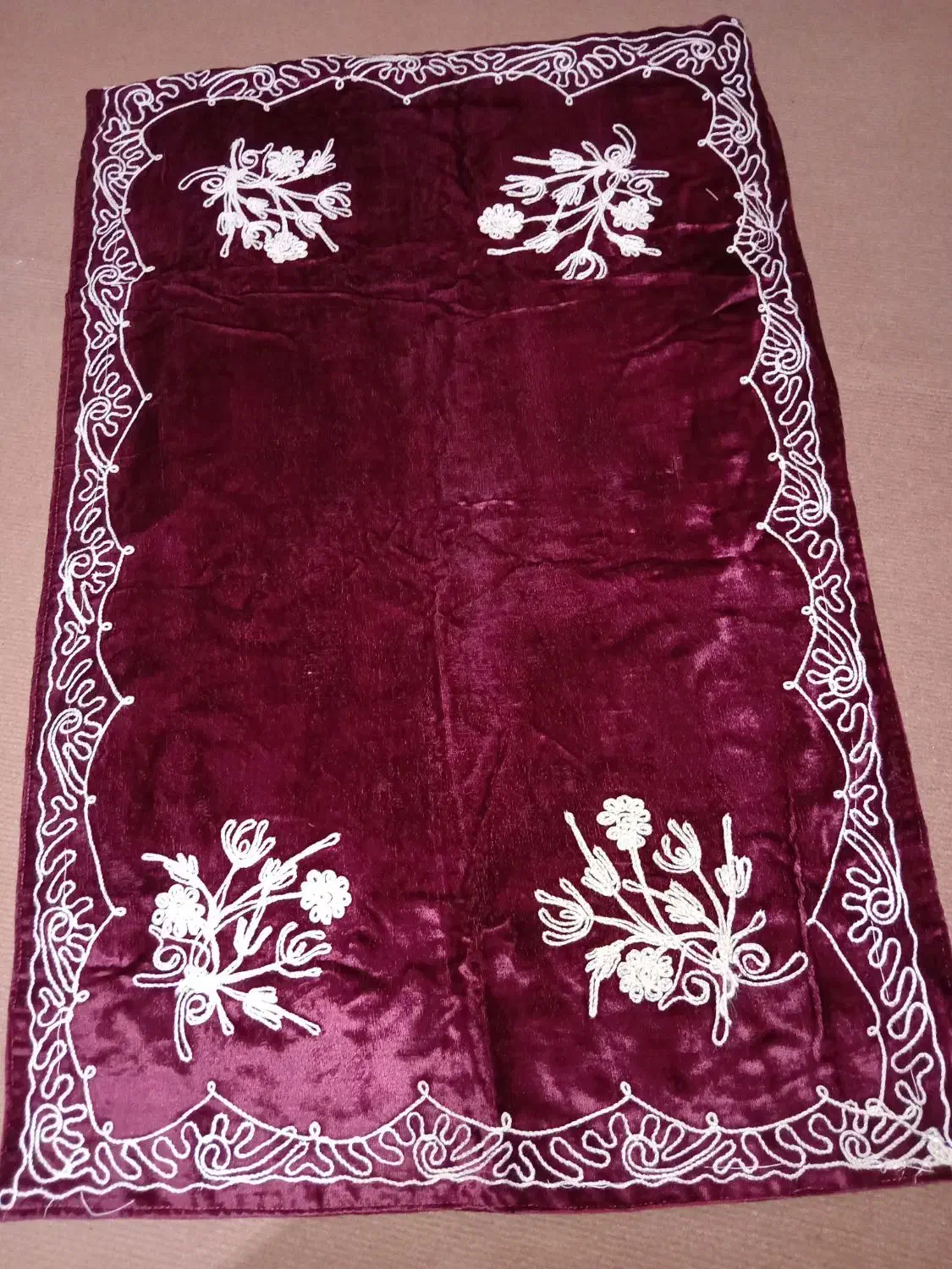 بقچه سوسن قدیمی|کلکسیون اشیاء عتیقه|یزد, |دیوار