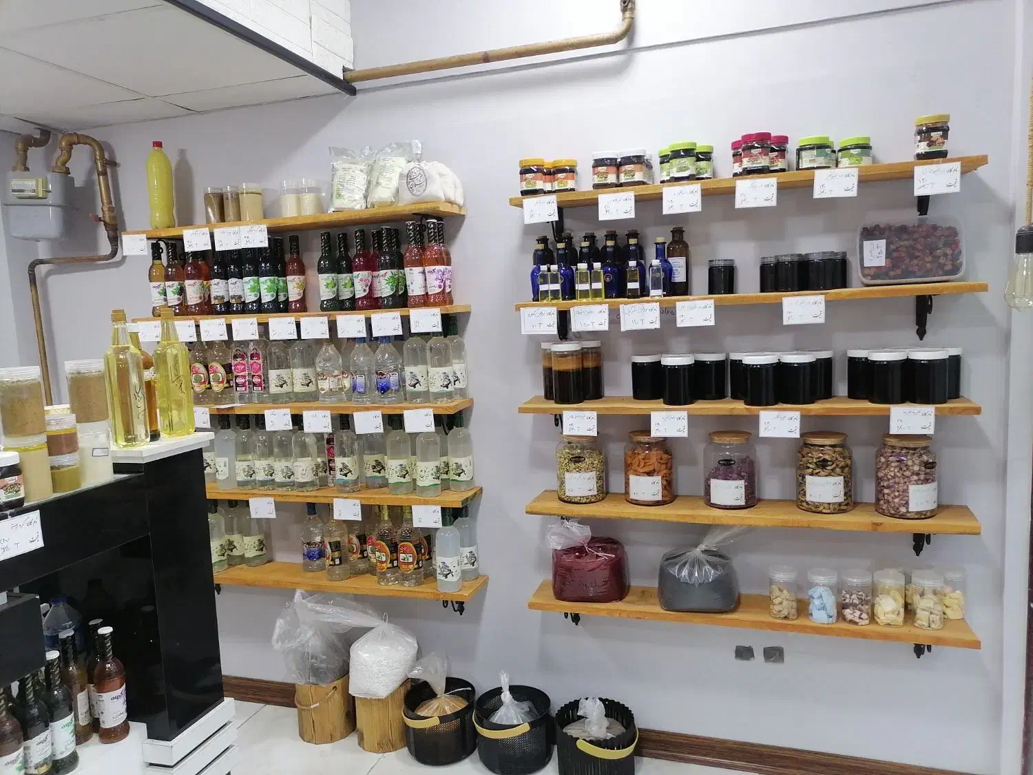 یه تعداد قفسه حبوبات با سیلو. ترازو به فروش میرسد|فروشگاه و مغازه|رشت, حمیدیان|دیوار