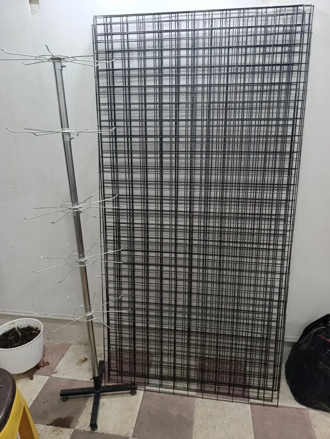 استندطوری فلزی مشبک|فروشگاه و مغازه|رشت, پیرسرا|دیوار