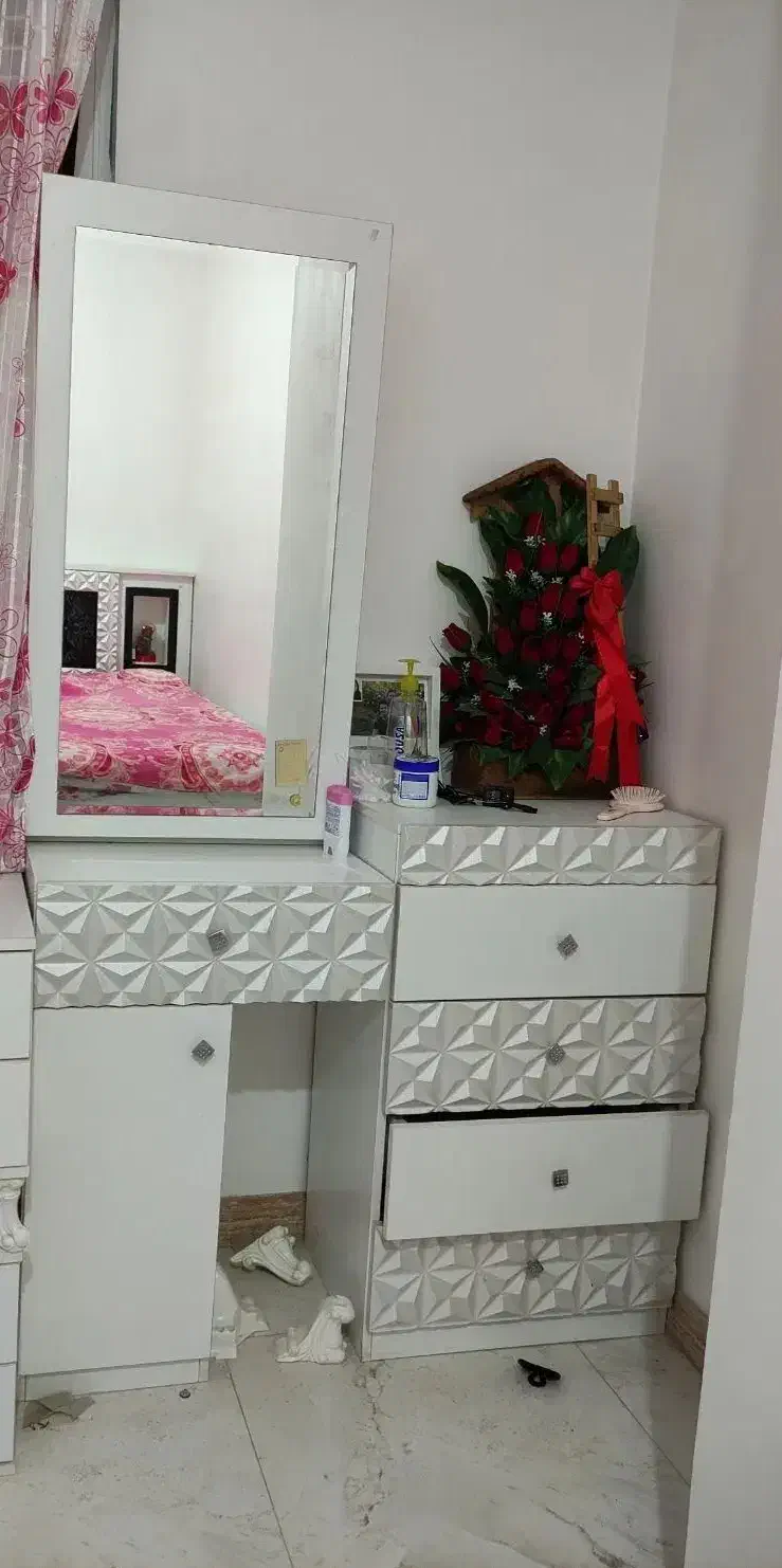 جاکفشی و میز ارایشی|جاکفشی، کمد، دراور|رشت, نخودچر|دیوار