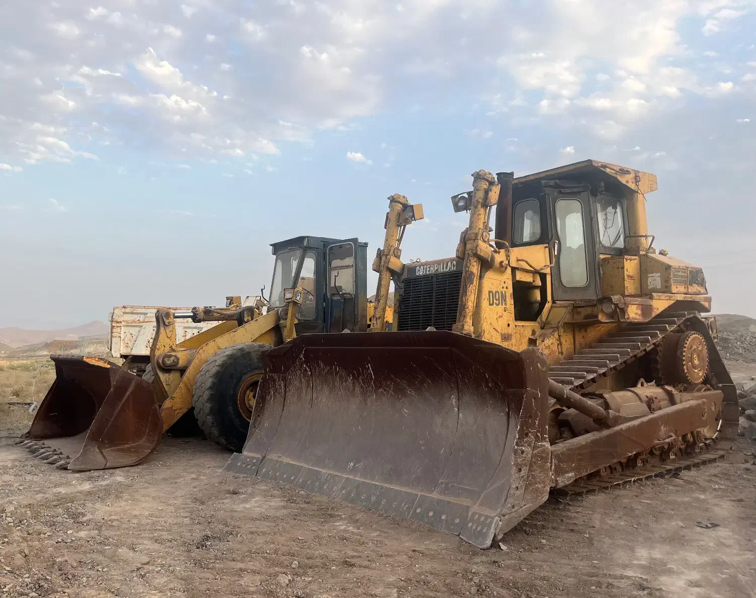 پیمانکاری اجاره بولدوزر d9n بیل220 لودر470|خدمات حمل و نقل|هشتگرد, فاز ۱ مهستان|دیوار