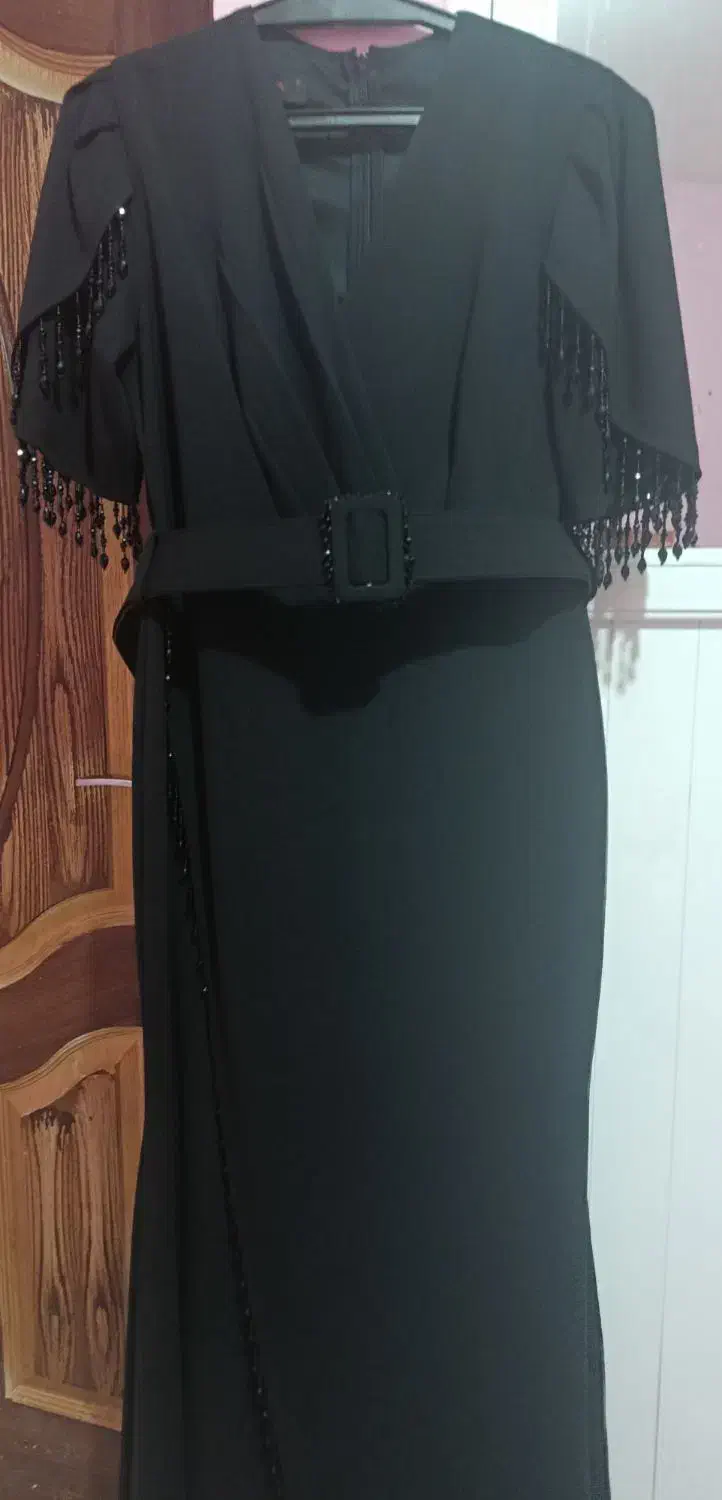 لباس مجلسی|لباس|پیر بکران, |دیوار