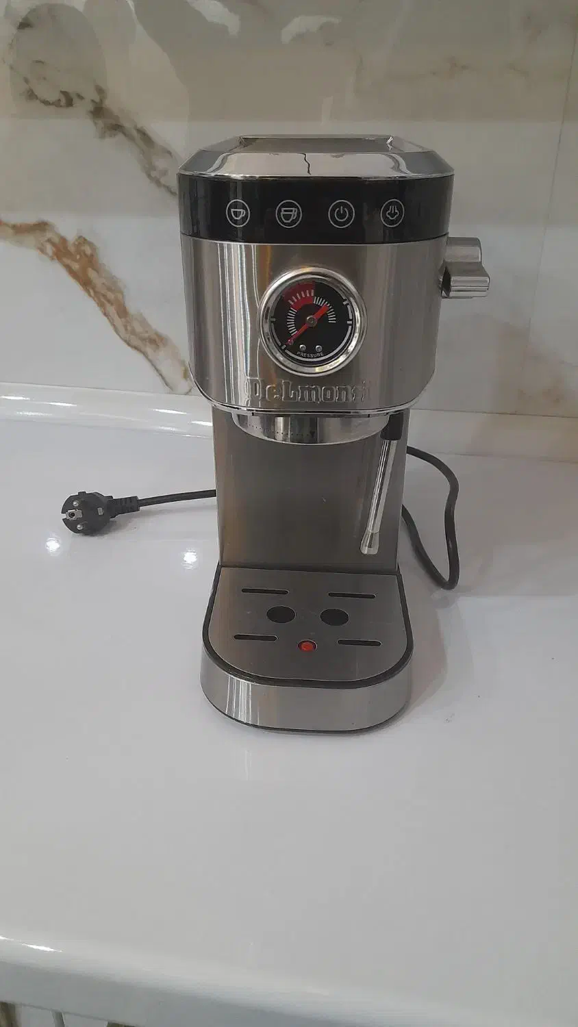 یک عددقهوه سازنوفقط یه باراستفاده شده|سماور، چایساز، قهوهساز|شاهینشهر, فدک|دیوار