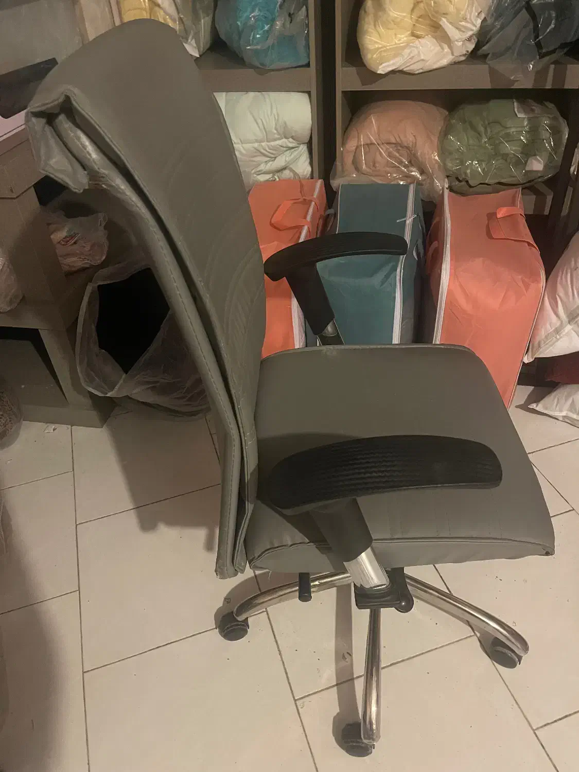 صندلی چرخ دار|صندلی و نیمکت|کیش, |دیوار