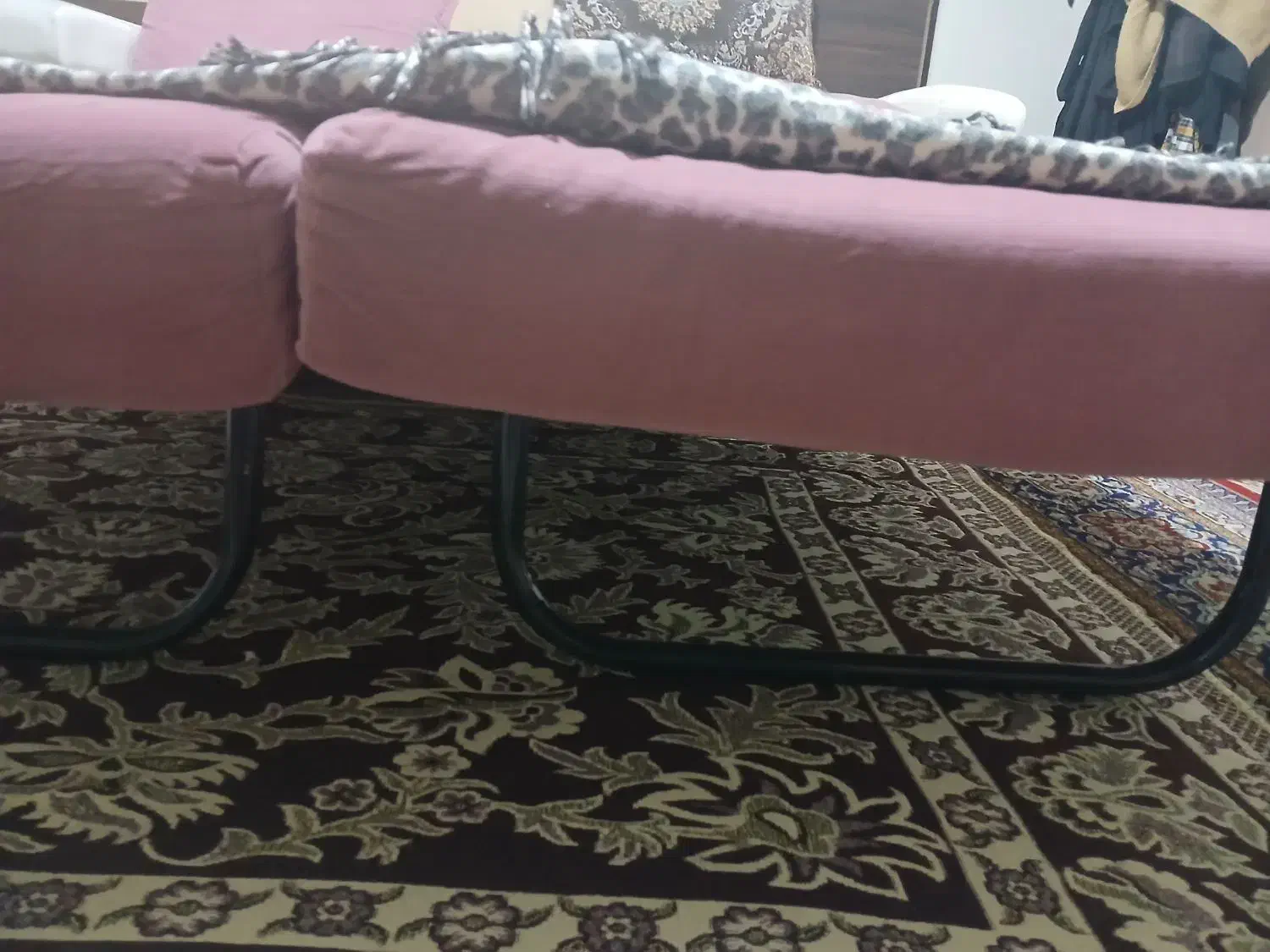 یک عدد مبل راحتی که به فروش می رسد|مبلمان خانگی و میز عسلی|اصفهان, شاهد|دیوار