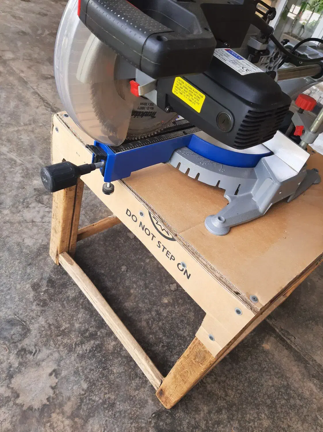 فارسی بر یونیک درحد|ابزارآلات|همدان, |دیوار