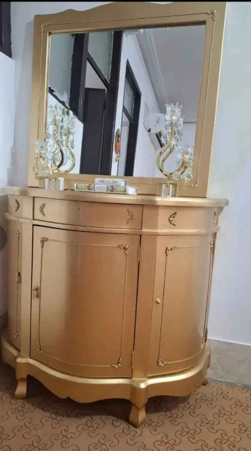 میز کنسول به همراه شمعدانی ها|بوفه، ویترین، کنسول|قم, نیروگاه|دیوار