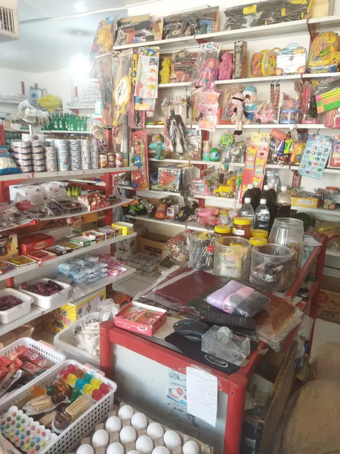 فروشنده وکمکی خانم شیفت صبح|استخدام خدمات فروشگاه و رستوران|سبزوار, شرق کال عیدگاه|دیوار