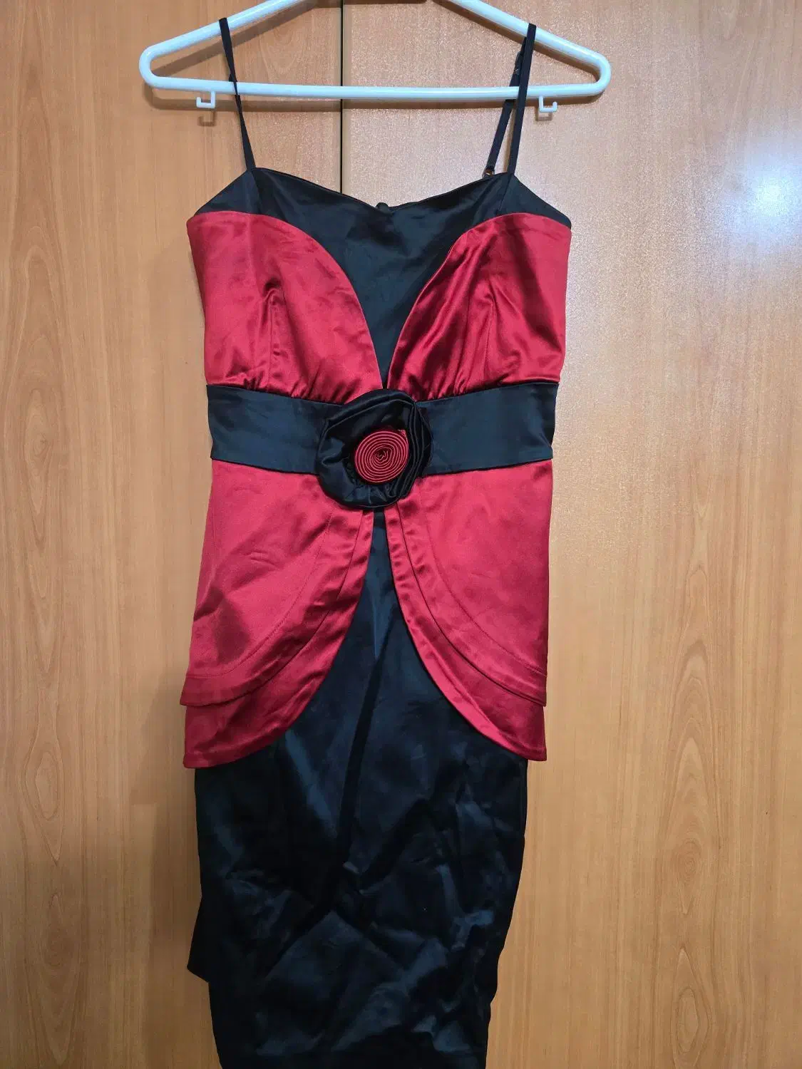 فروش ۵ دست لباس مجلسی بسیار تمیز|لباس|اصفهان, قلعه طبره|دیوار