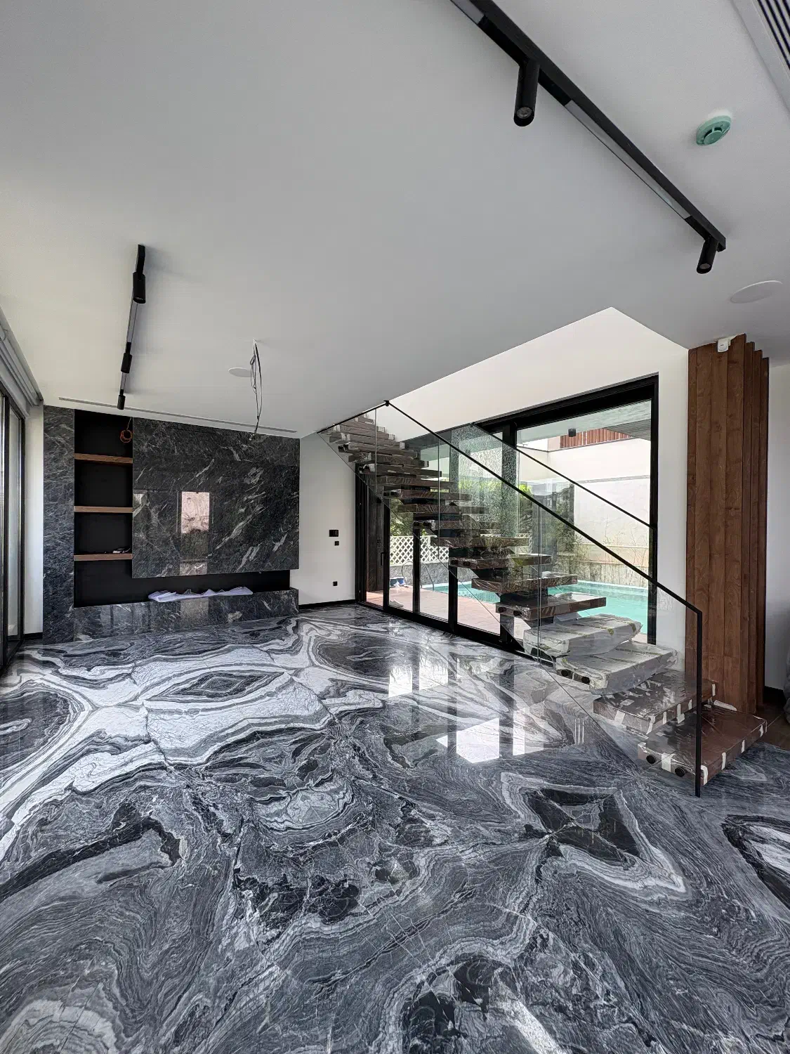 نوشهر سیاهرود/ویلا مدرن استخردار/سند و پایانکار|فروش خانه و ویلا|رویان, |دیوار