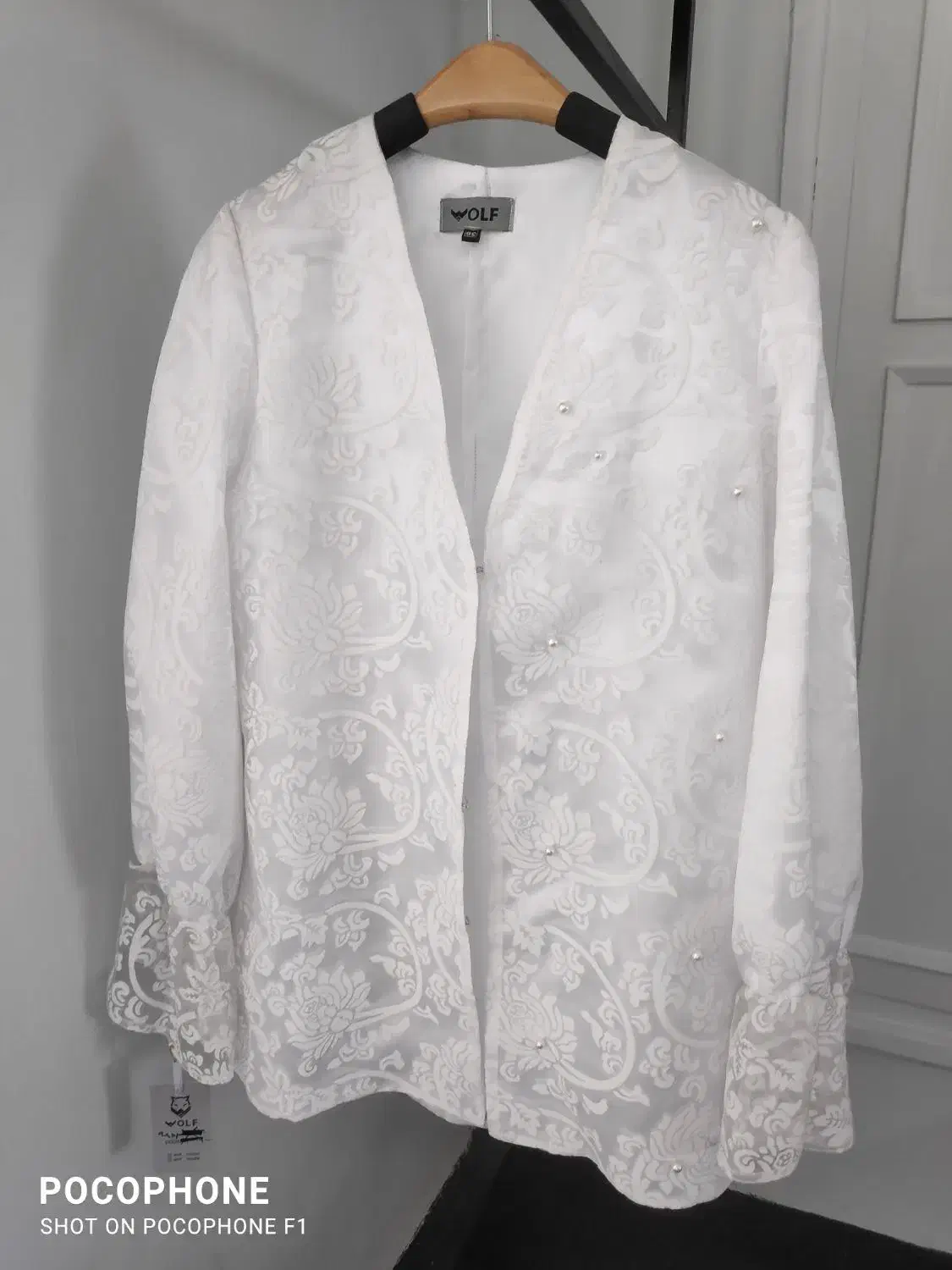 کت محضر|لباس|نیشابور, دارایی|دیوار