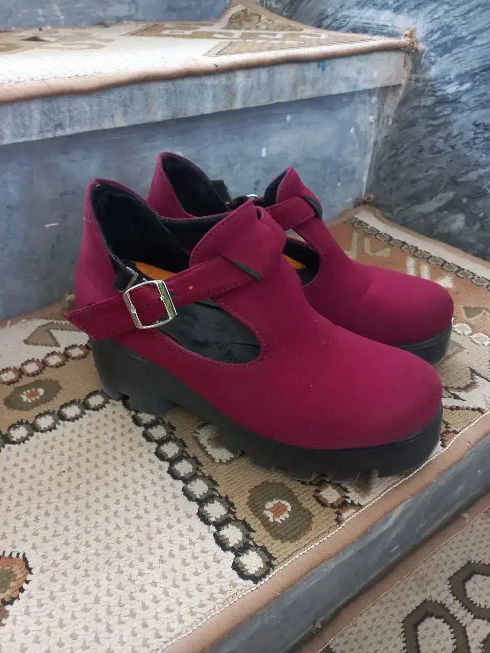 کفش زرشکی|کیف، کفش، کمربند|نهاوند, |دیوار