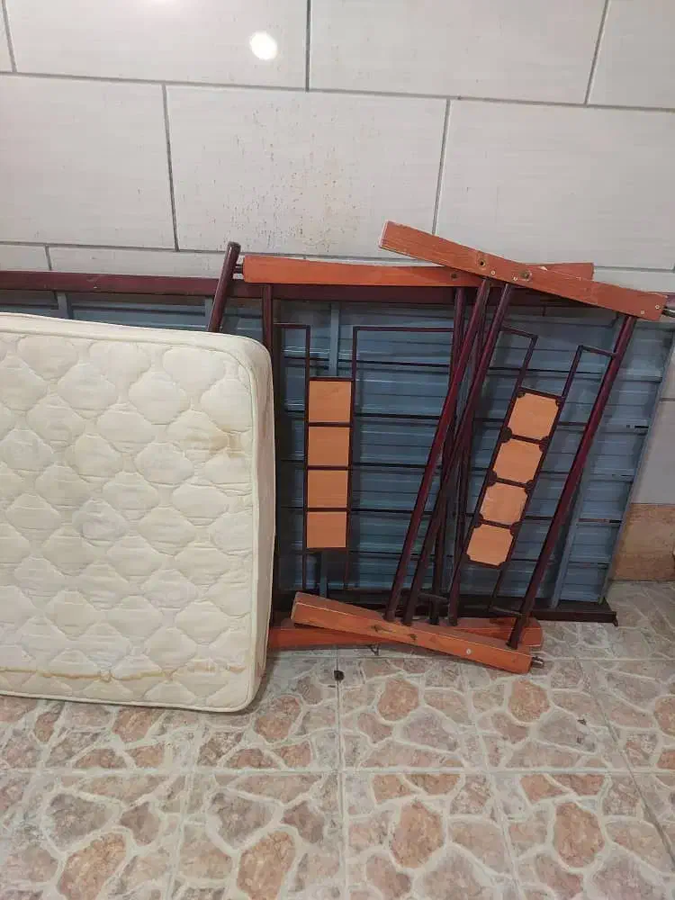 تخت خواب تک نفره فلزی چوبی|تخت و سرویس خواب|دوگنبدان, |دیوار